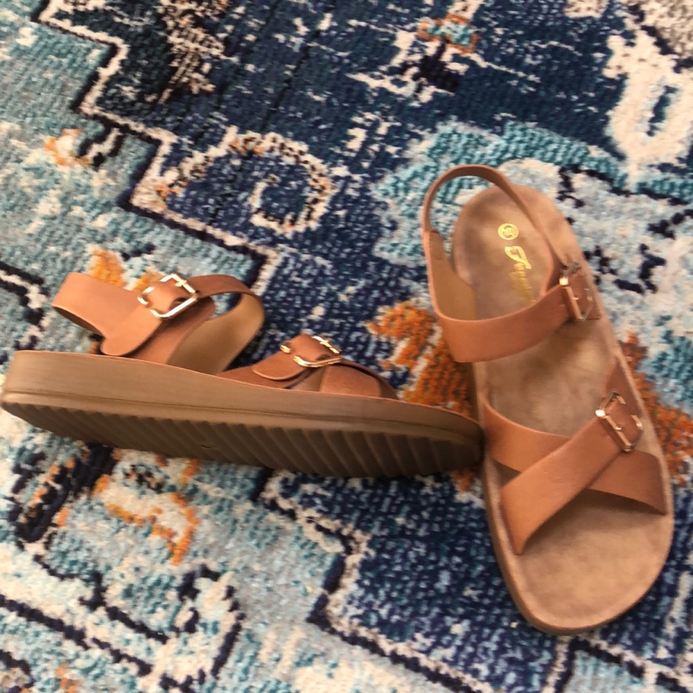 NWOT Size 10 Forever Comfort Sandals
